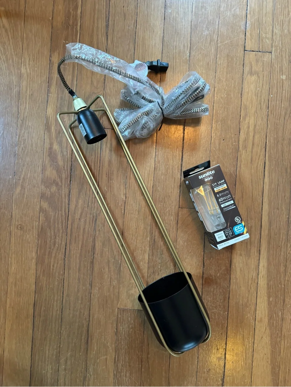 NWT Black and Brass Metal Hanging Planter with Grow Light